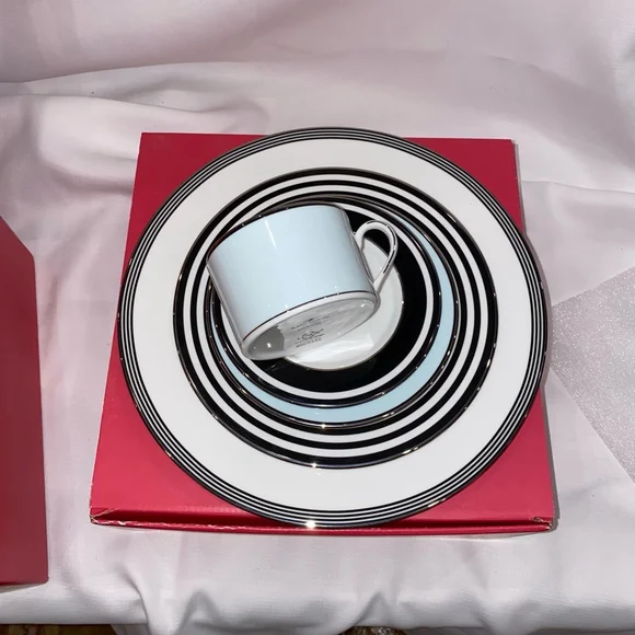 (3 Place Settings) Kate Spade New York Parker Place 5 Piece China Place Serving - Picture 13 of 16